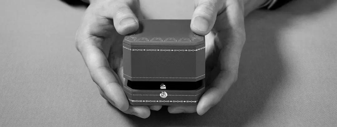 卡地亚蓝气球女款带钻大号,戴卡地亚蓝气球高贵时尚