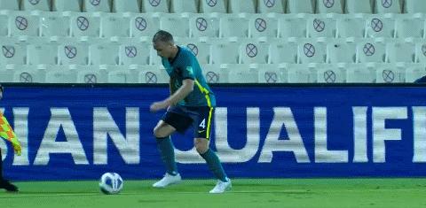 没输也窝心！换谁都不行，半场零射门，三脚必丢球，射正就是亡