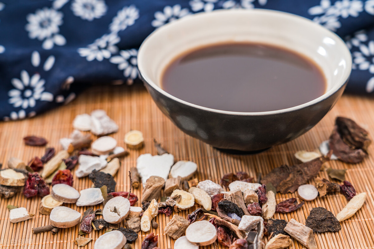 手脚冰凉还易上火中医辨证论治,反复发烧手脚冰凉怎么推拿