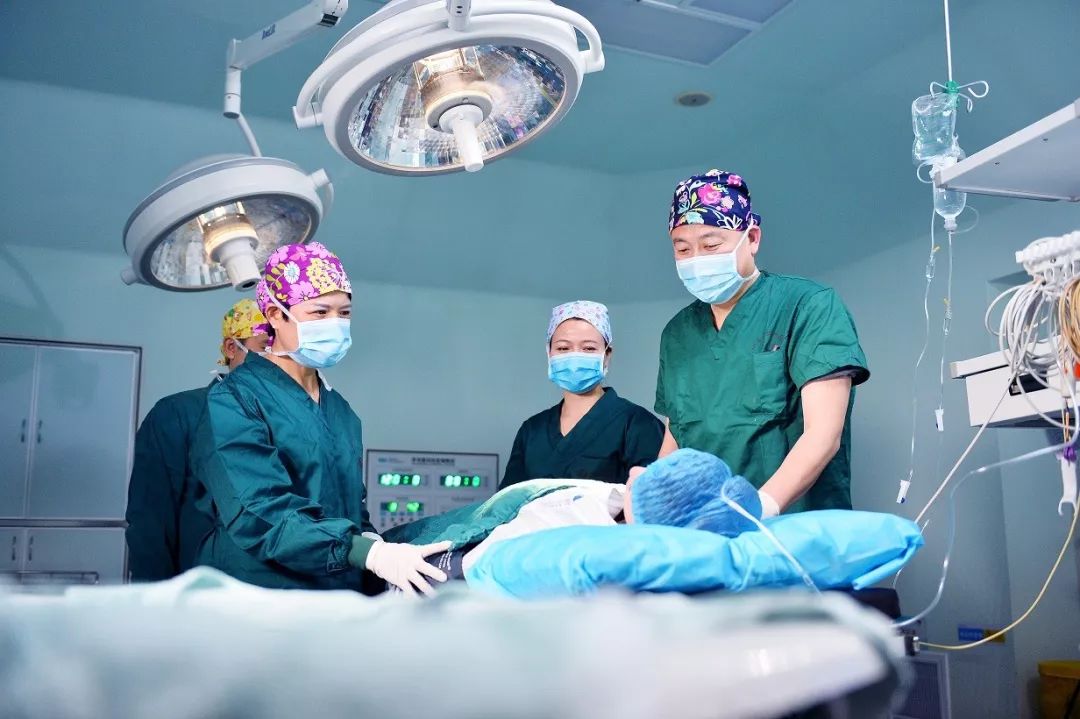 卵圆孔未闭介入封堵治疗前庭性偏头痛的疗效分析