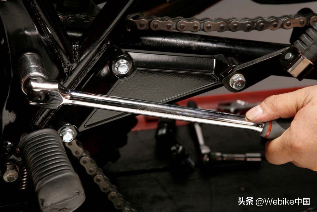 更换避震需要同时更换平面轴承,改避震需要换倾角拉杆嘛