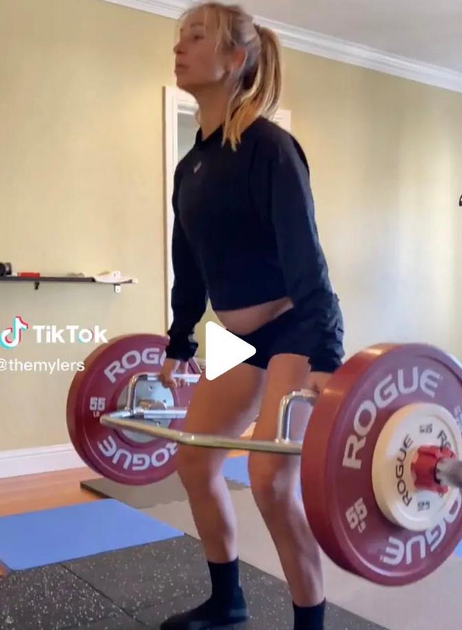 美国女运动员怀胎9月跑一英里还超速完成，网友：“起诉她！”