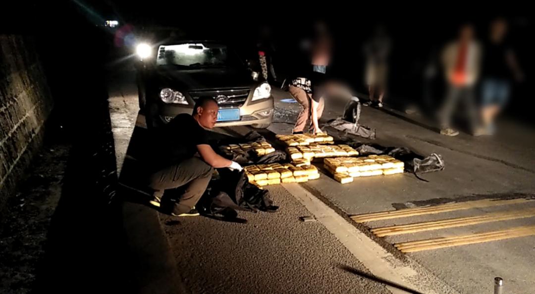 缉毒警察执行最后一次任务,缉毒英雄告别仪式