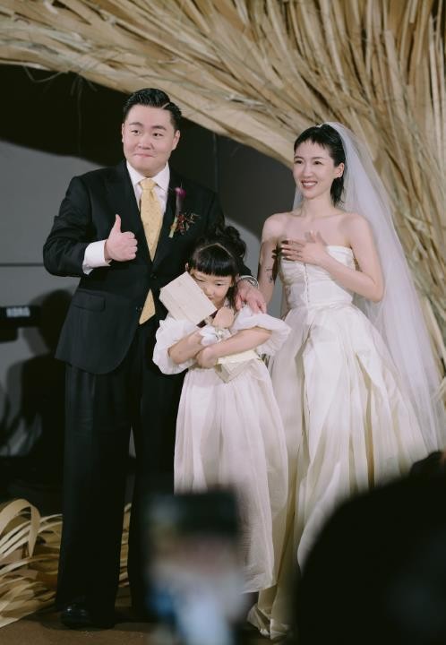 郝劭文婚礼释小龙伴郎,释小龙郝劭文当伴郎