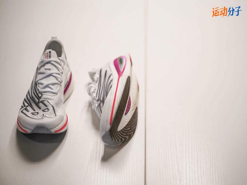 newbalance碳板跑鞋与nike对比,newbalanceelitev3碳板跑鞋