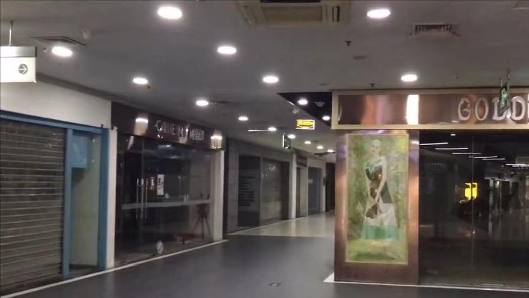 昔日繁华地带如今冷冷清清,昔日繁华的城市如今变得冷冷清清