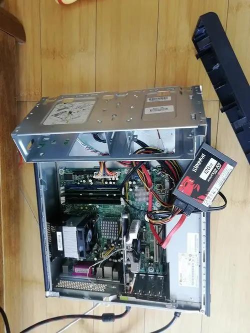 电脑嗡嗡响是哪个风扇造成的,电脑主机电源嗡嗡响