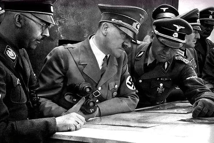 德国人对犹太人做了什么,为什么德国人要对犹太人赶尽杀绝