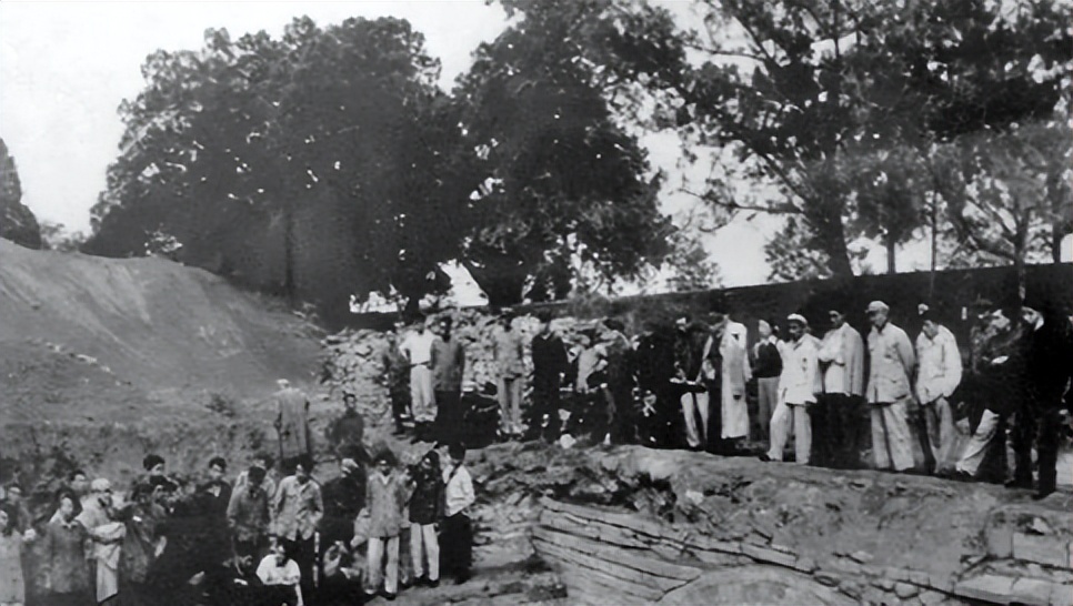 郭沫若打开定陵后诡异事件,郭沫若定陵发生的怪事