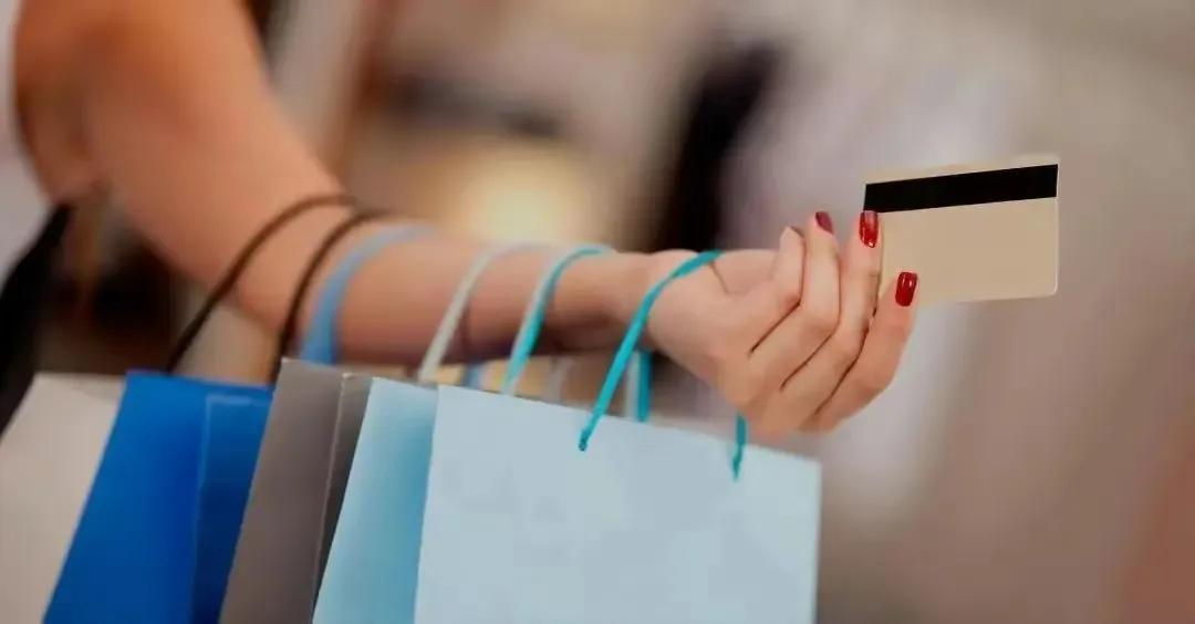 5300亿财富浪费在奢侈品上国人买买买