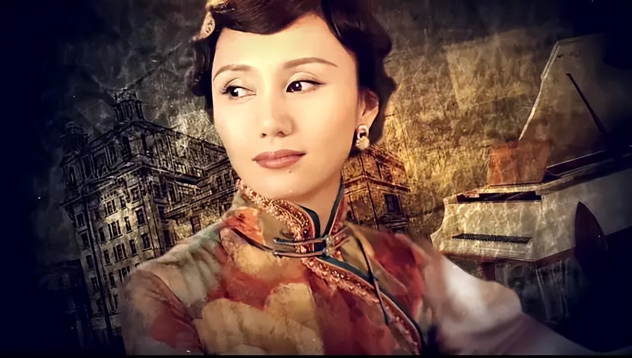 刘嘉玲关晓彤同框,穿旗袍大秀窈窕好身材