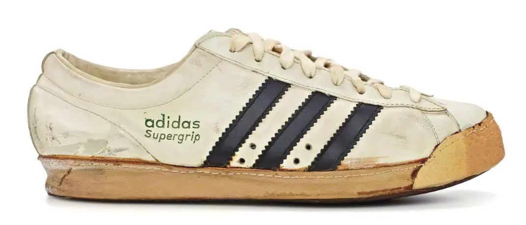 看nike鞋是真是假,nike看adidas