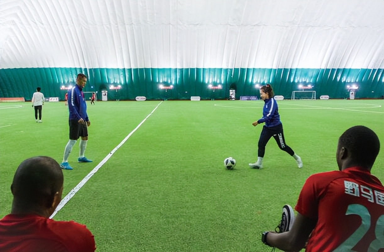 因足球相恋的国外电影,因足球而产生的爱情