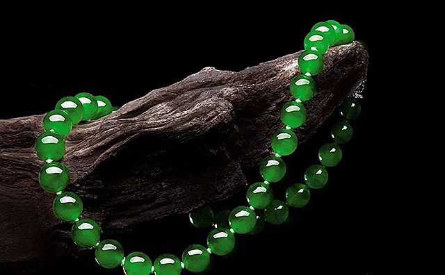 宋美龄麻花手镯值多少钱,宋美龄翡翠手镯价值两亿