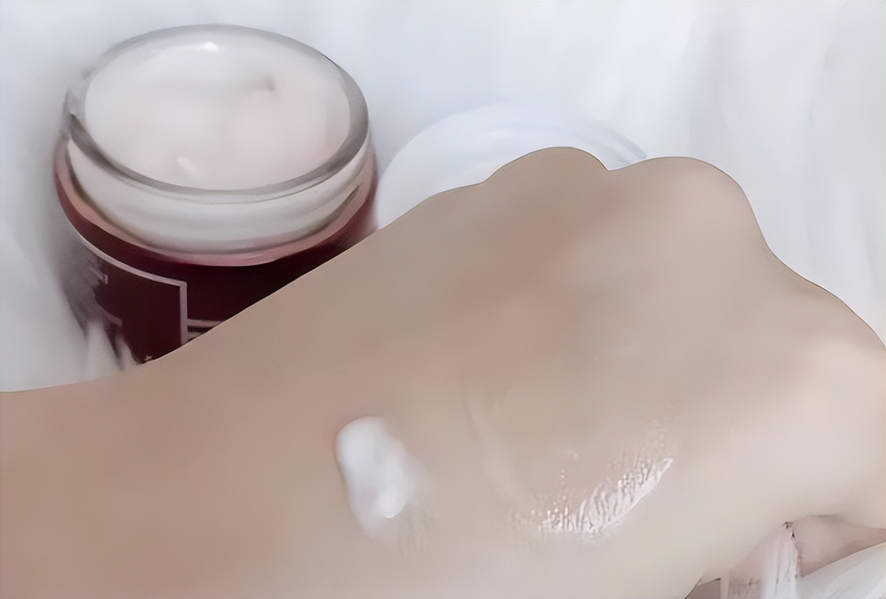 高端面霜和便宜面霜到底有什么区别？用完后才明白，真是智商税