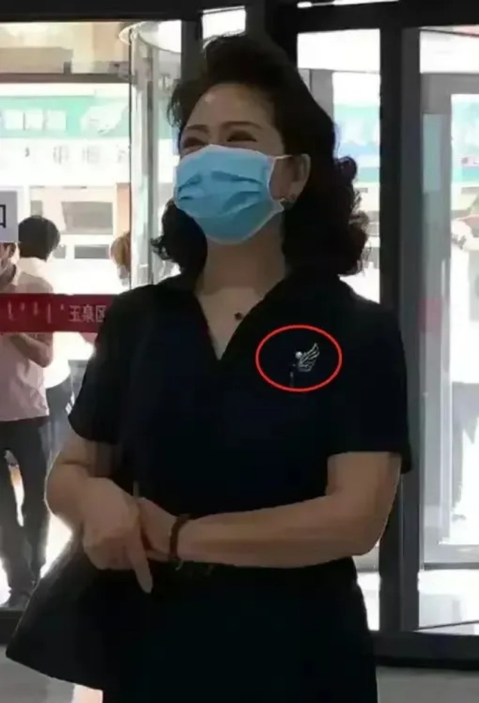 “李少莉事件”持续曝光后，听一小区退休老大爷是如何评价她的