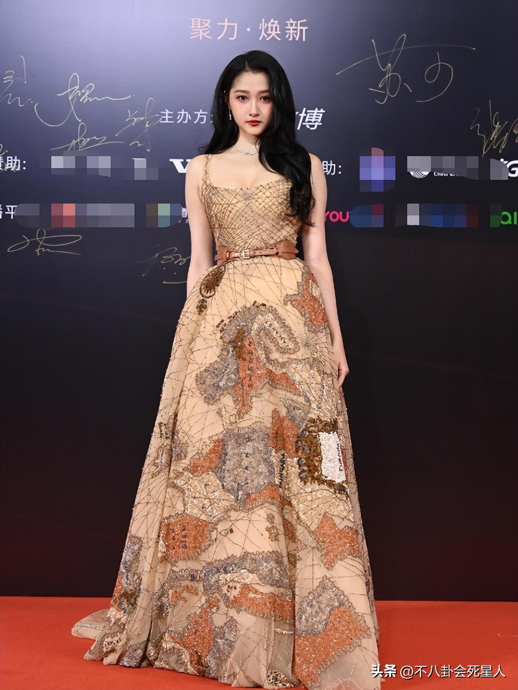 中韩红毯合集,中韩戛纳红毯对比