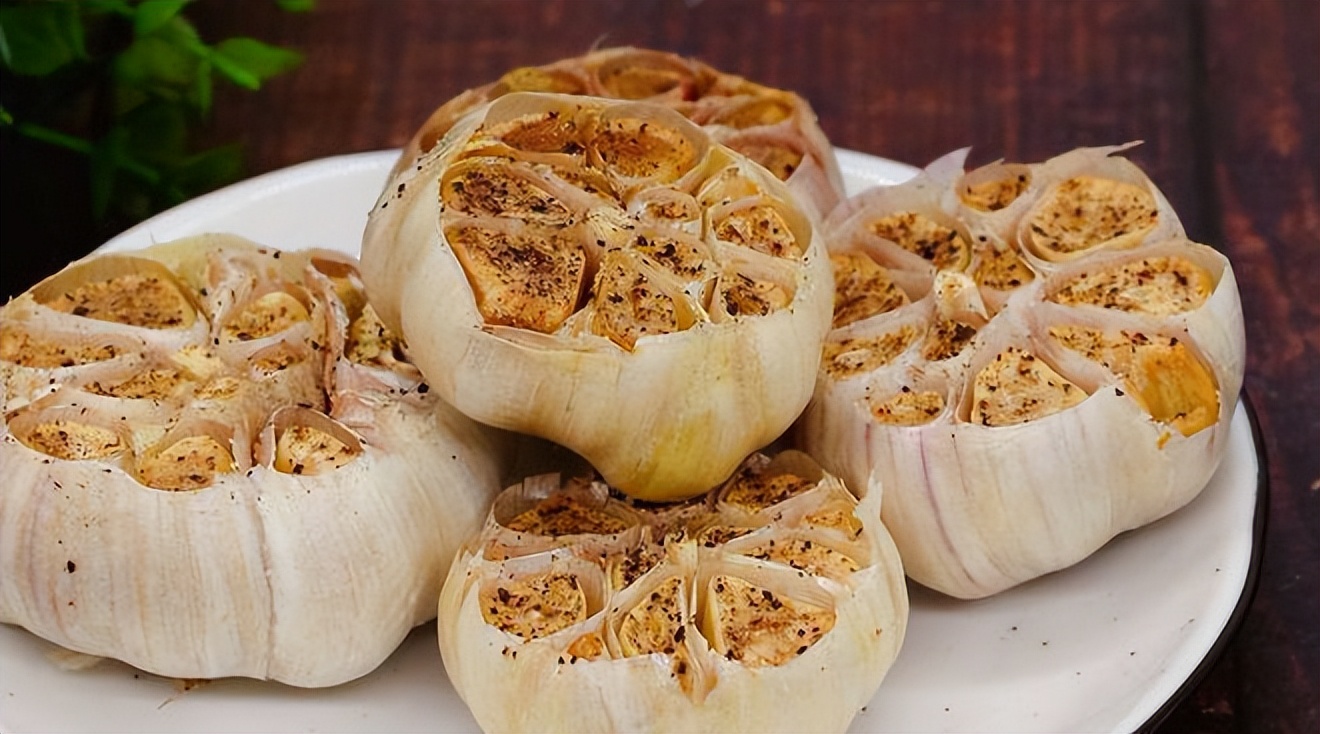 吃饺子不吃蒜香味少一半下一句,吃饭不吃蒜香味少一半下一句