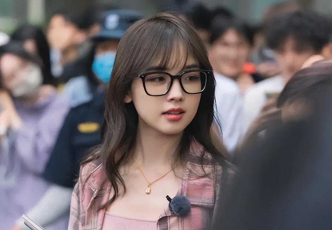 王冰冰现身中传照片,王冰冰现身中传校园