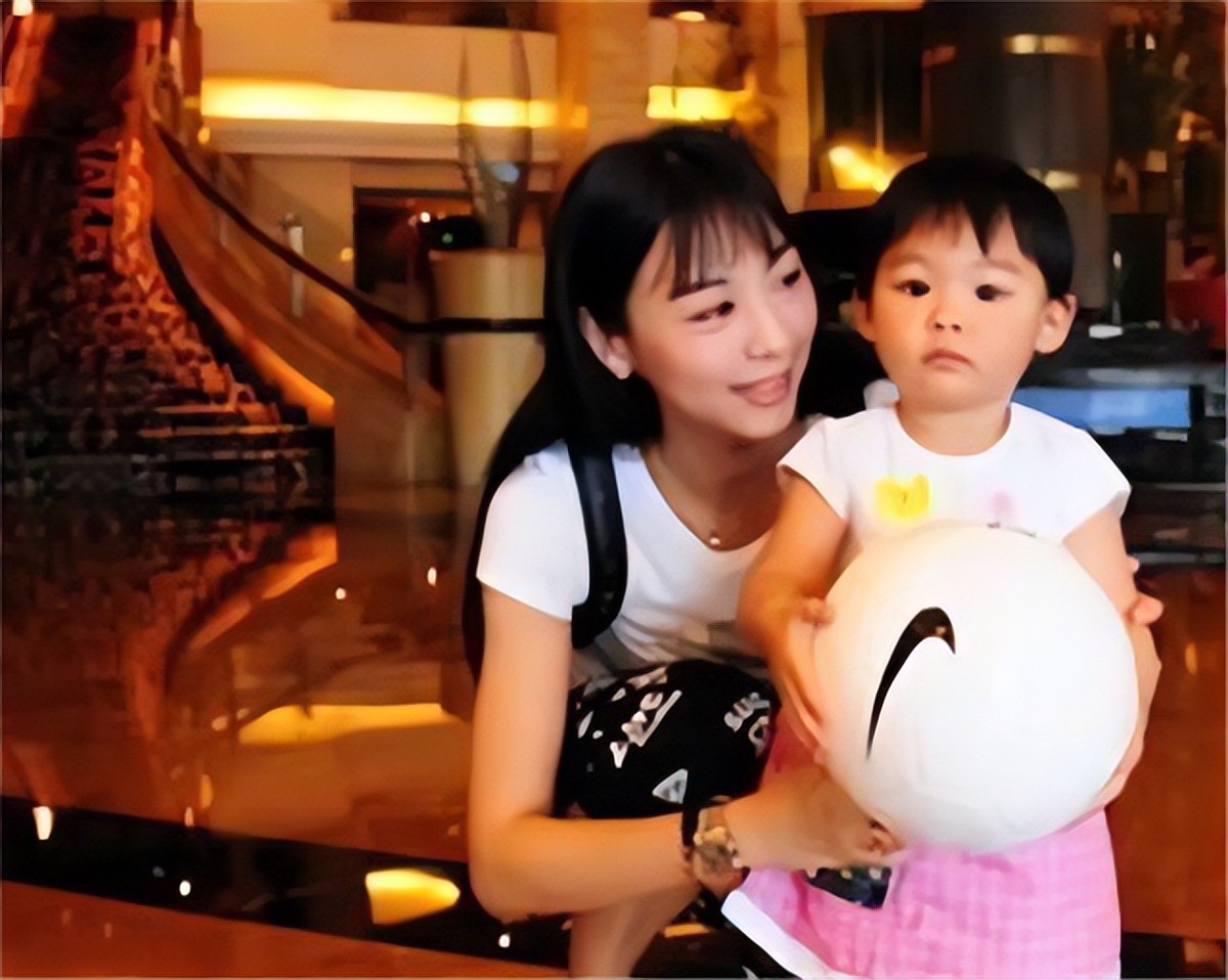 恒大队长曾诚完整版,恒大第一门将曾诚依然热爱足球