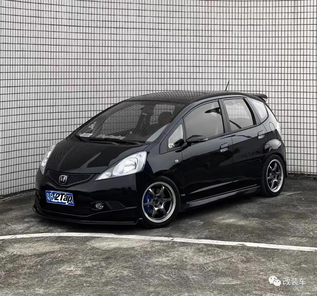 00后小姐姐也爱玩本田飞度，这个车系到底有什么魔力？