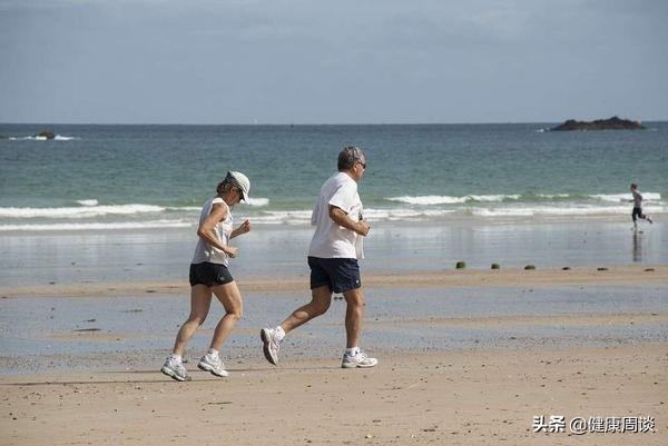 毛囊炎引起的痘痘一般长在哪里,毛囊炎红色的痘痘怎么消除