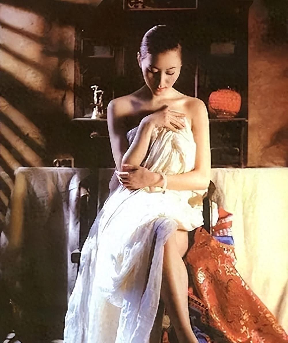 “最红裸模”*筱雨张**：22岁时拍写真火爆全网，如今将近40岁仍单身