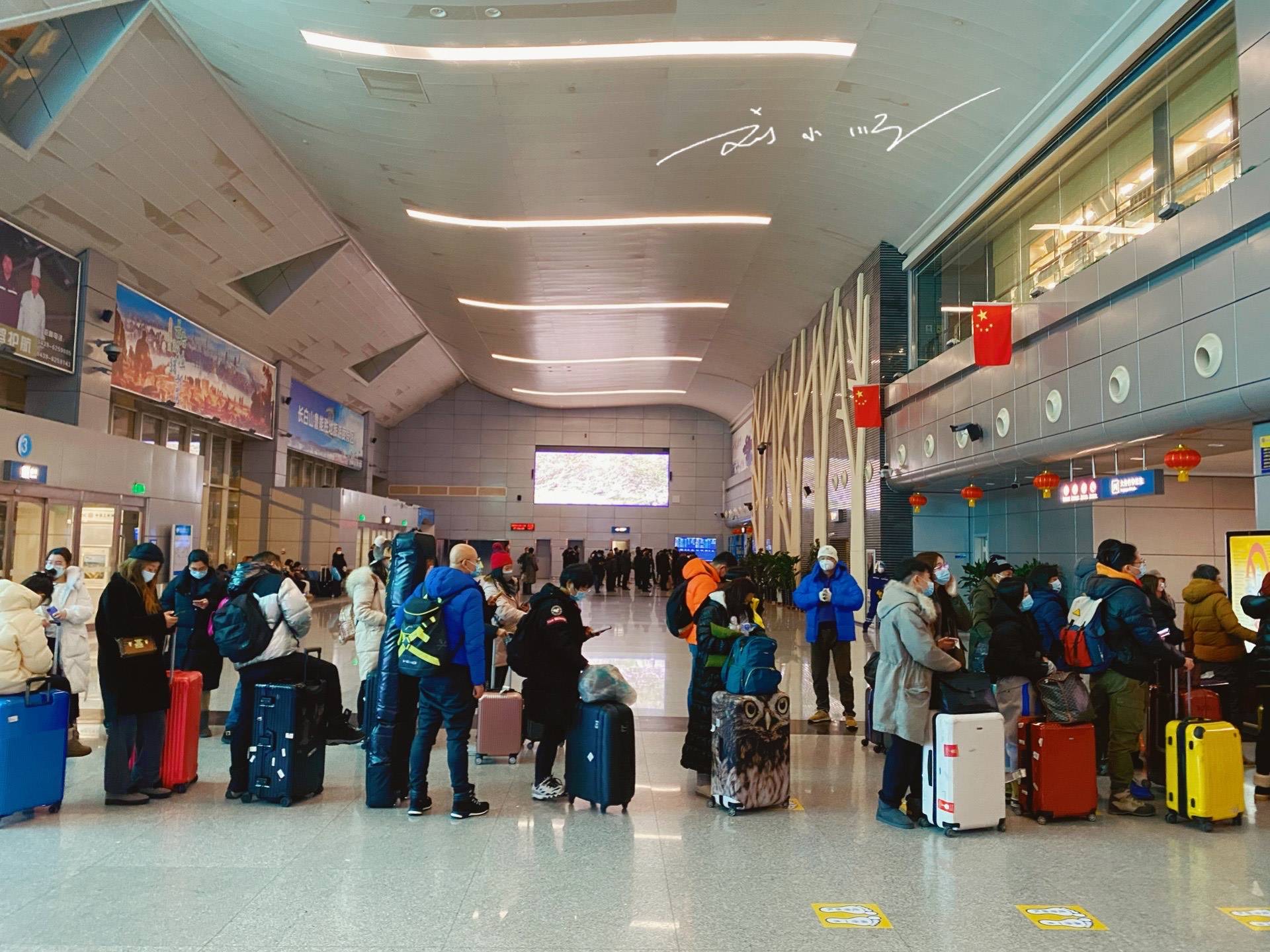 飞机上忘了关机严重吗,飞机上手机忘记关机还是飞行模式