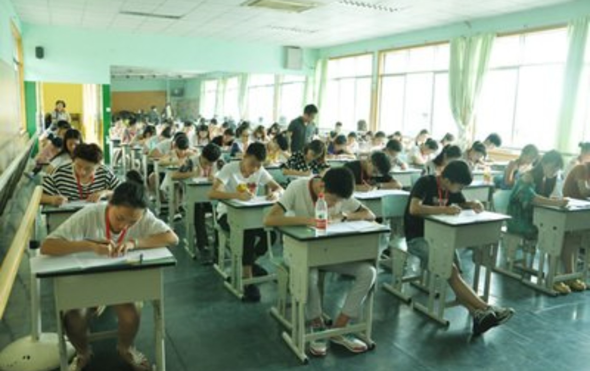 一亿多考生的高考有多难,史上最难的高考2003年最高分多少