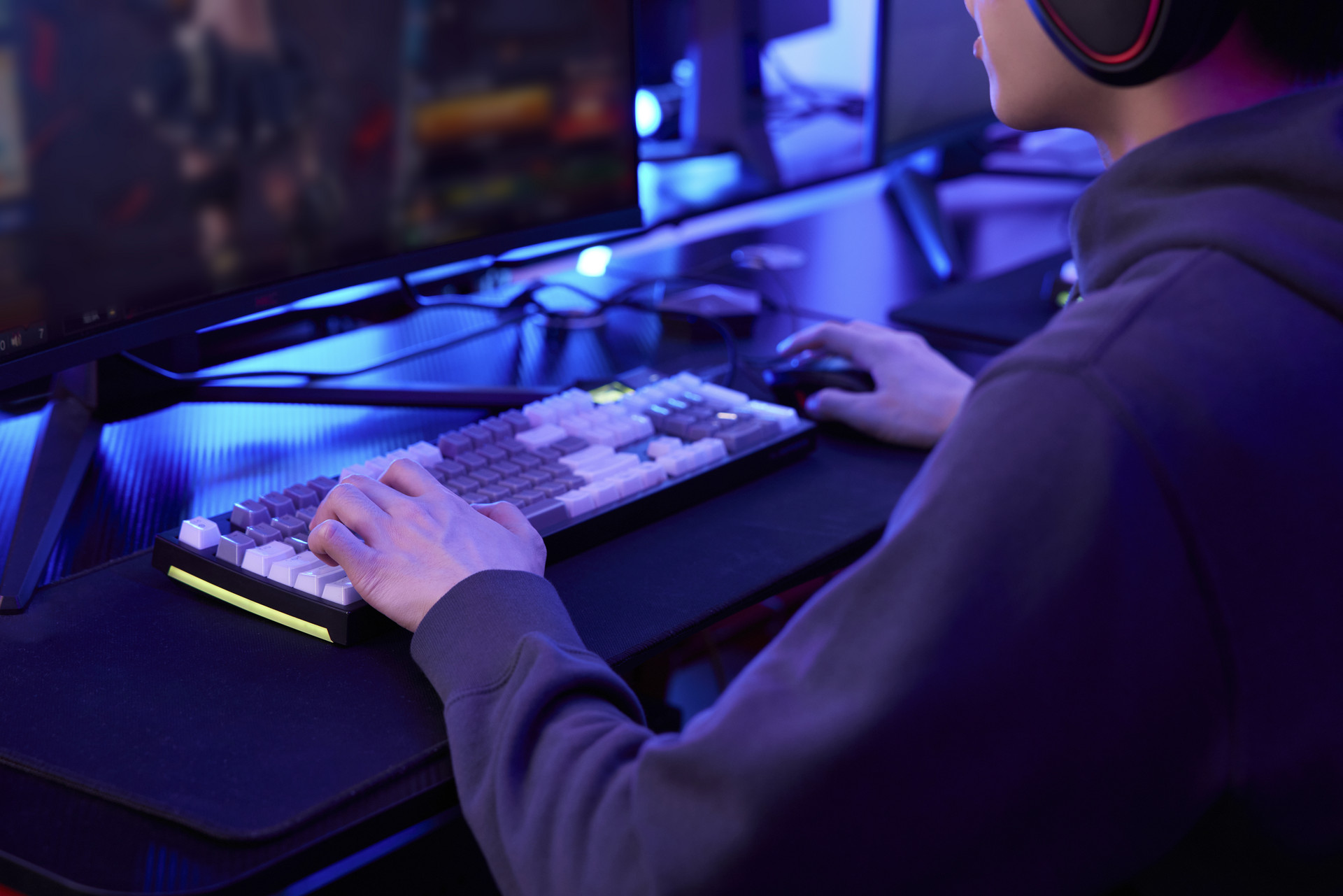 小孩迷上网游怎么办,孩子痴迷游戏家长如何教育