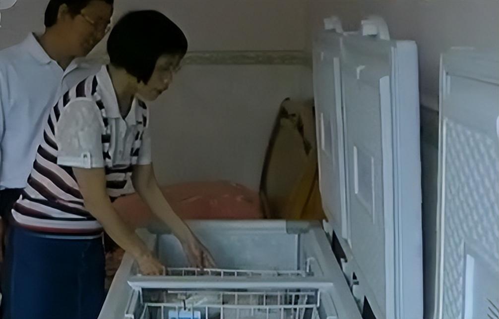 广西毒蛇女王多少斤,广西女子家中藏价值46亿蛇毒