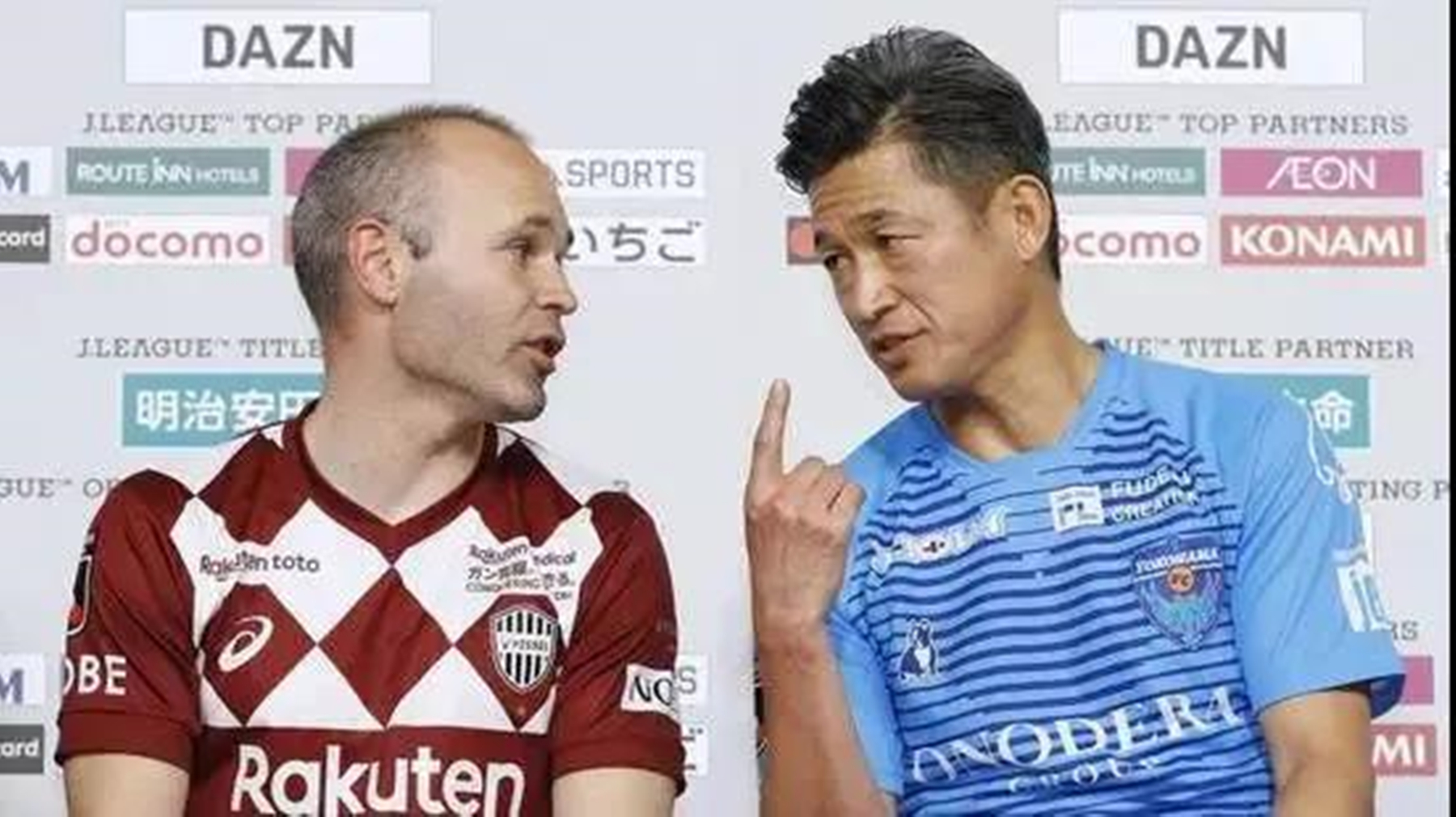 55岁足坛活化石遭8队抢着要！是物有所值？还是被当做“吉祥物”