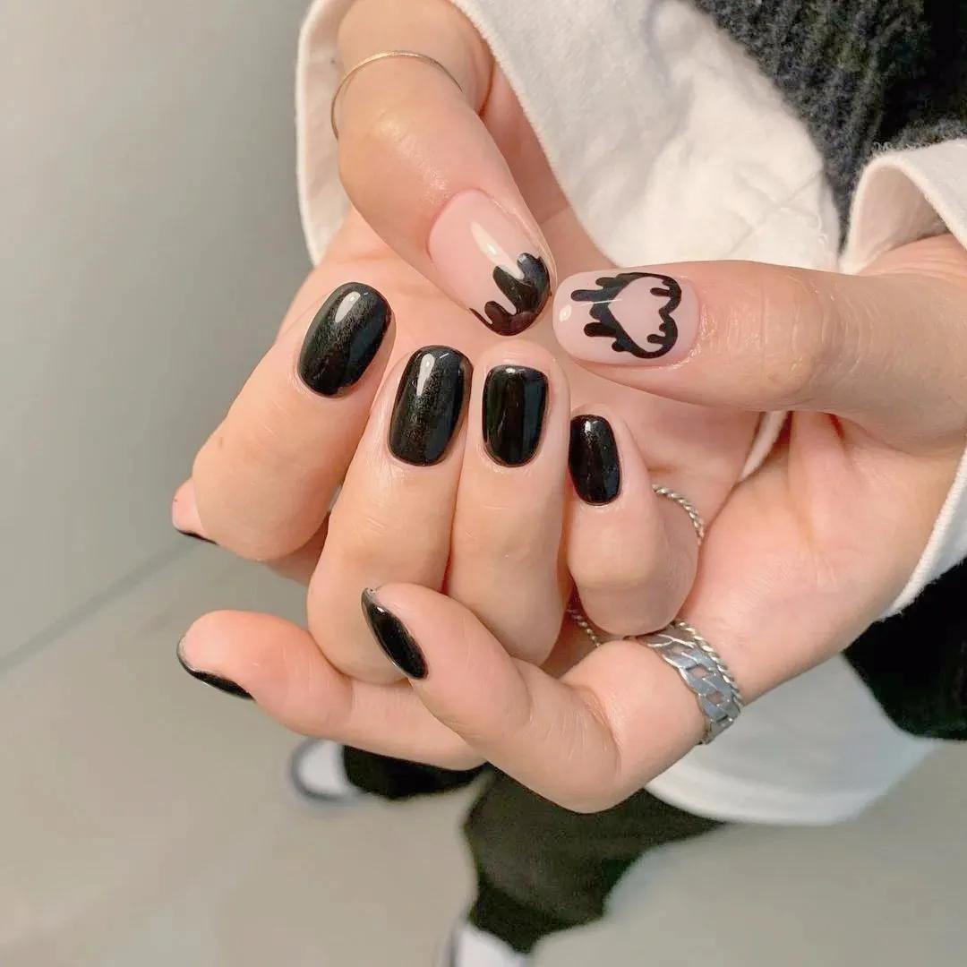 手黑黄做什么颜色的美甲显手白,莫兰迪美甲色显手白吗