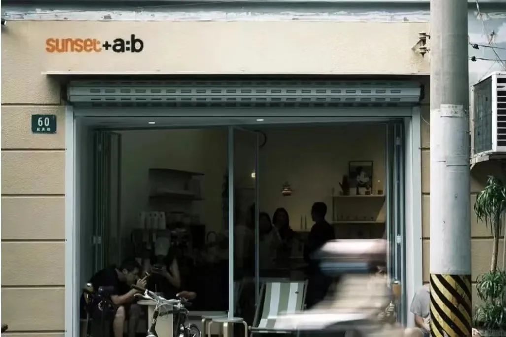 “逆流而上”的年轻品牌，如何从非一线火到北上广？