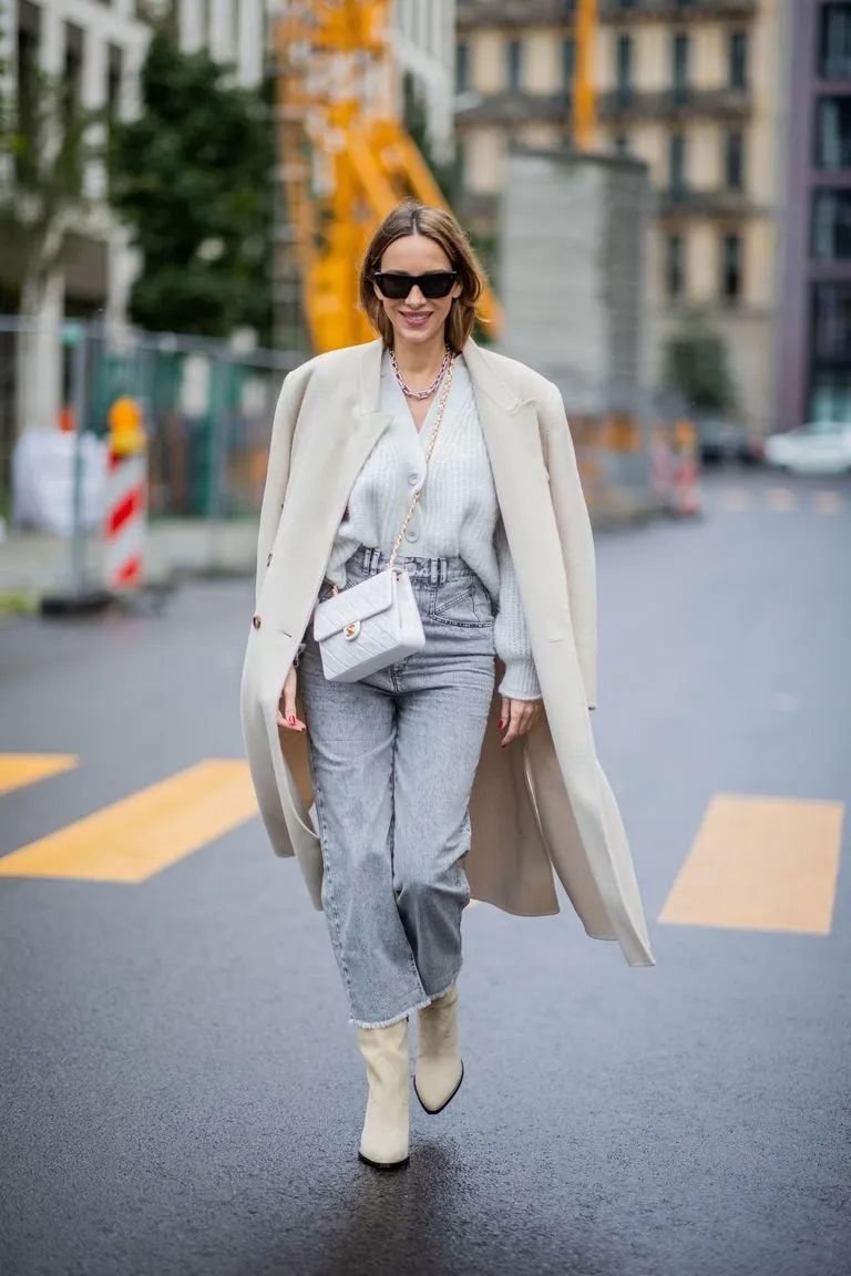 棕驼色大衣高级感穿搭,米驼棕大衣配什么颜色的内搭衬衫