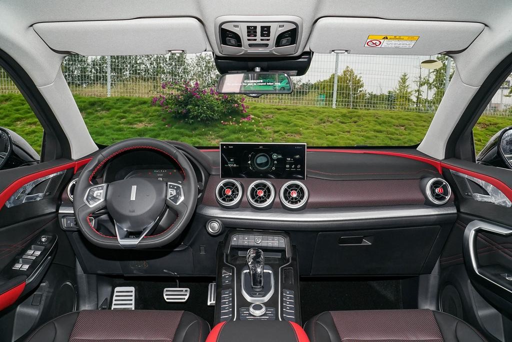 weyvv52020款1.5t两驱颜先锋,国产suv2.0t四驱的哪款性价比高