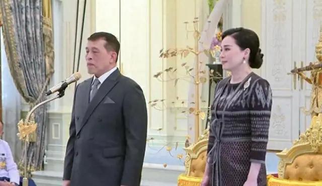 泰国王后浴袍风，蝴蝶结收腰，新颖款式却因颜色显老气