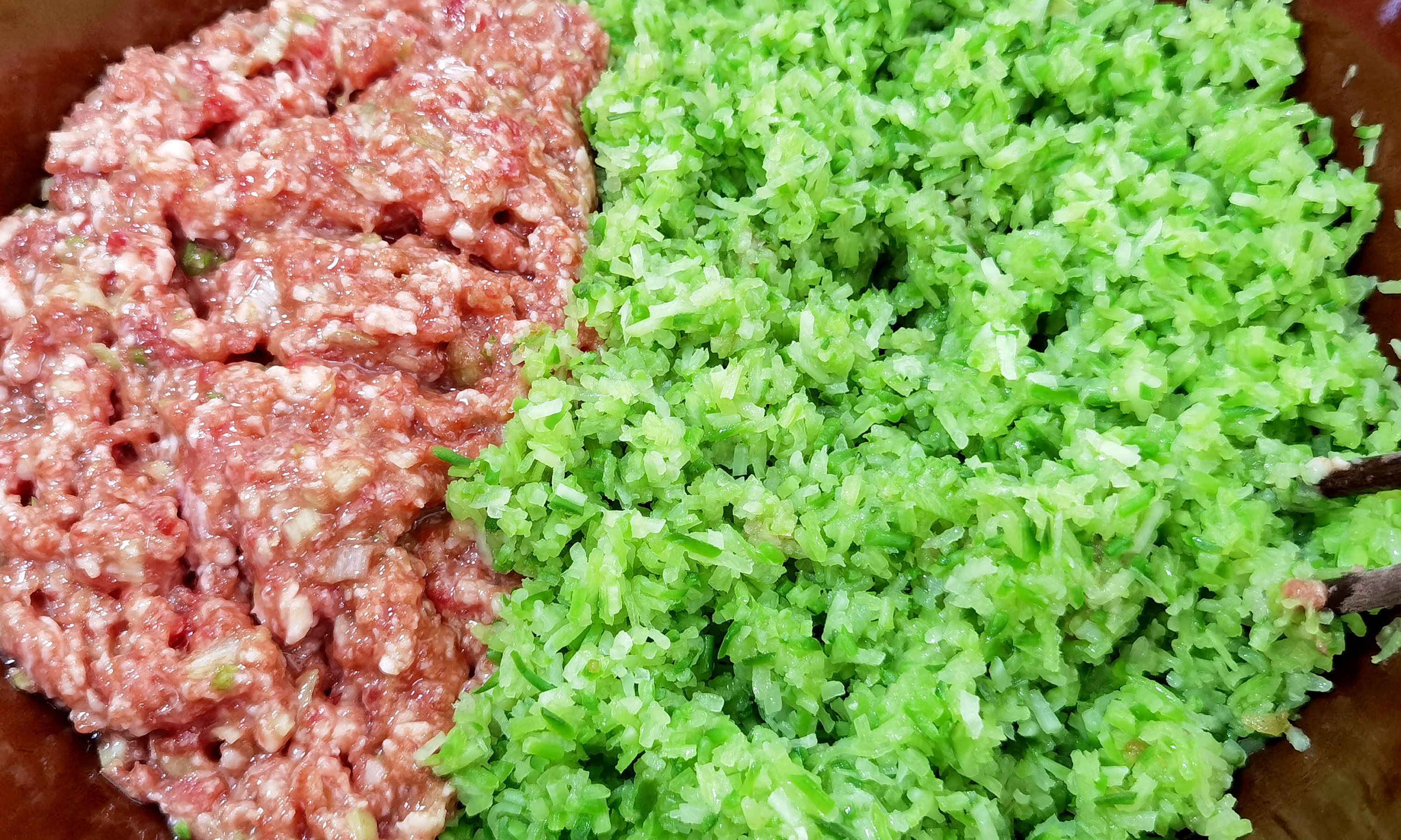 猪肉大葱白菜和韭菜饺子馅怎么调,冬天韭菜白菜萝卜哪个包饺子好吃