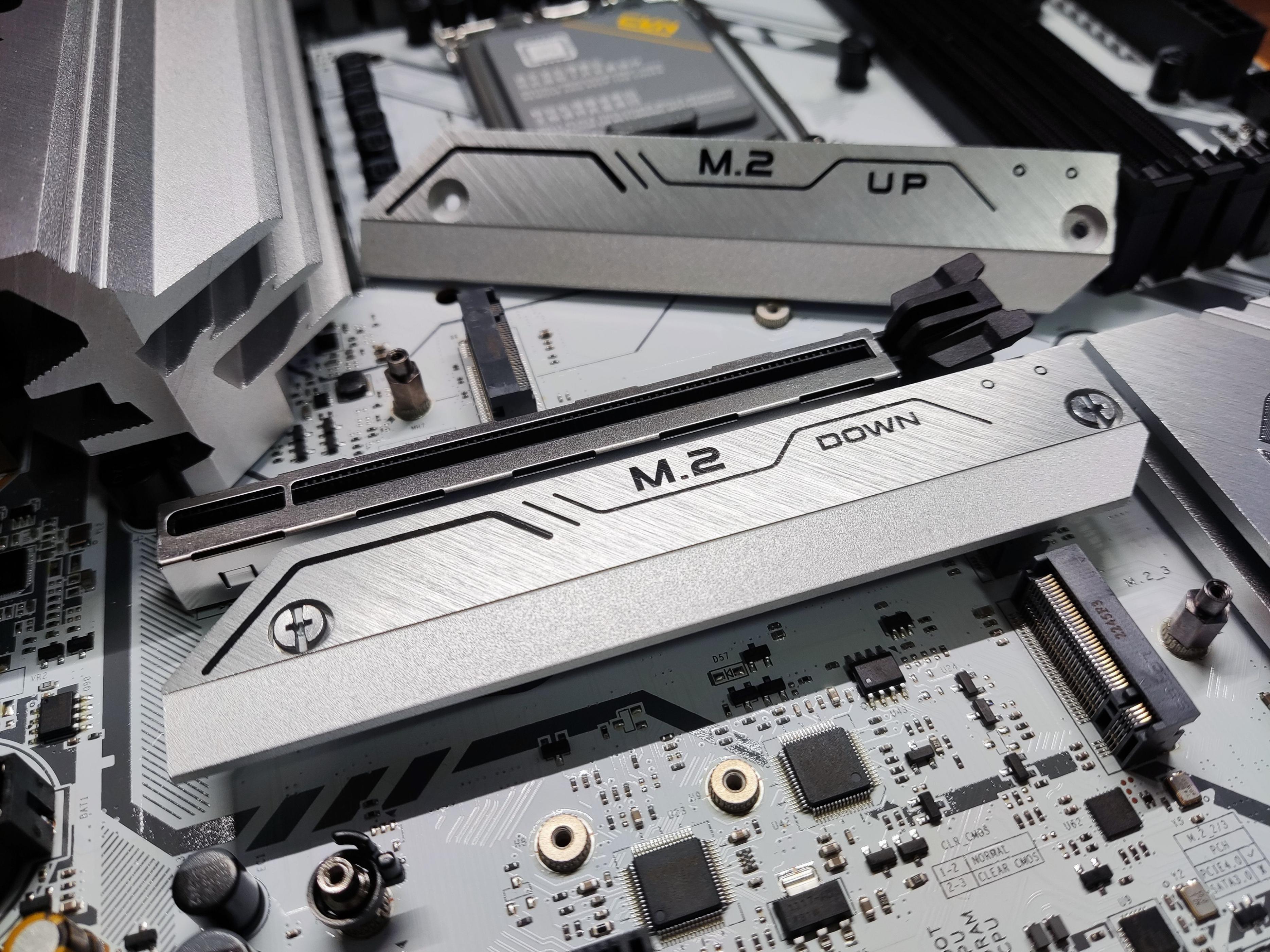 新年新气象：冬日漫漫，我给自己装了台纯白色的新电脑