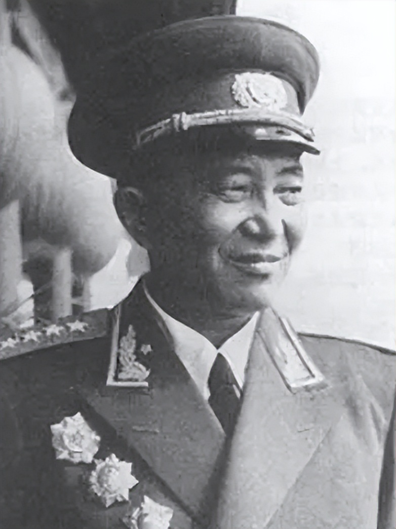 1954年，毛主席曾三次登上故宫城墙，却绝不踏进故宫半步，为何？