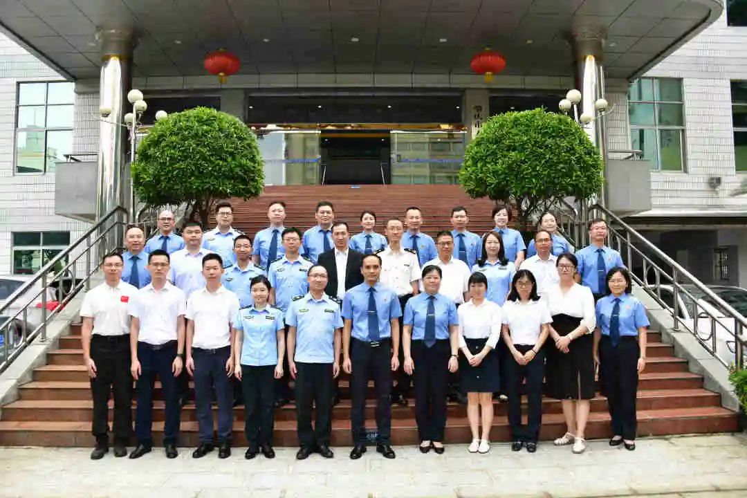 今天他们有了新身份