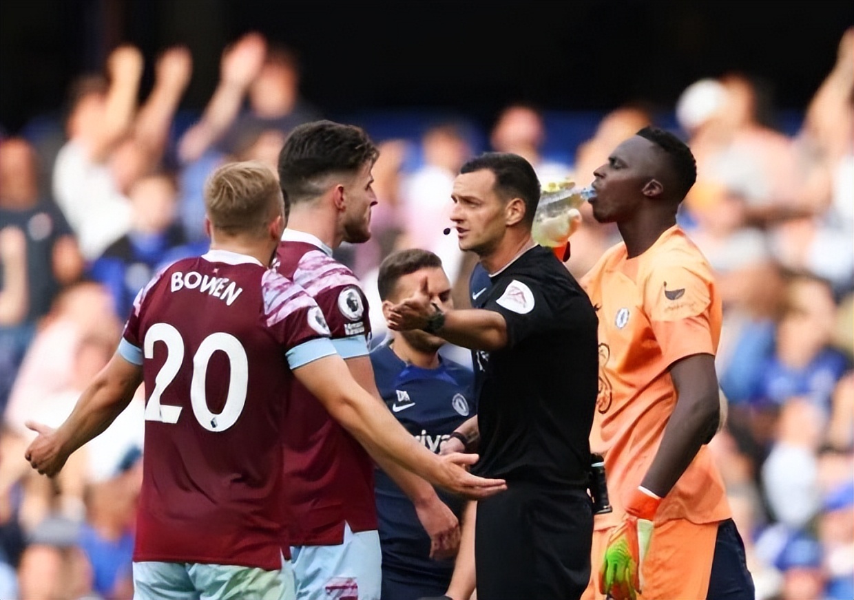 太过分！VAR判罚比赛引发“假赛”风波，媒体教练球员直接开骂