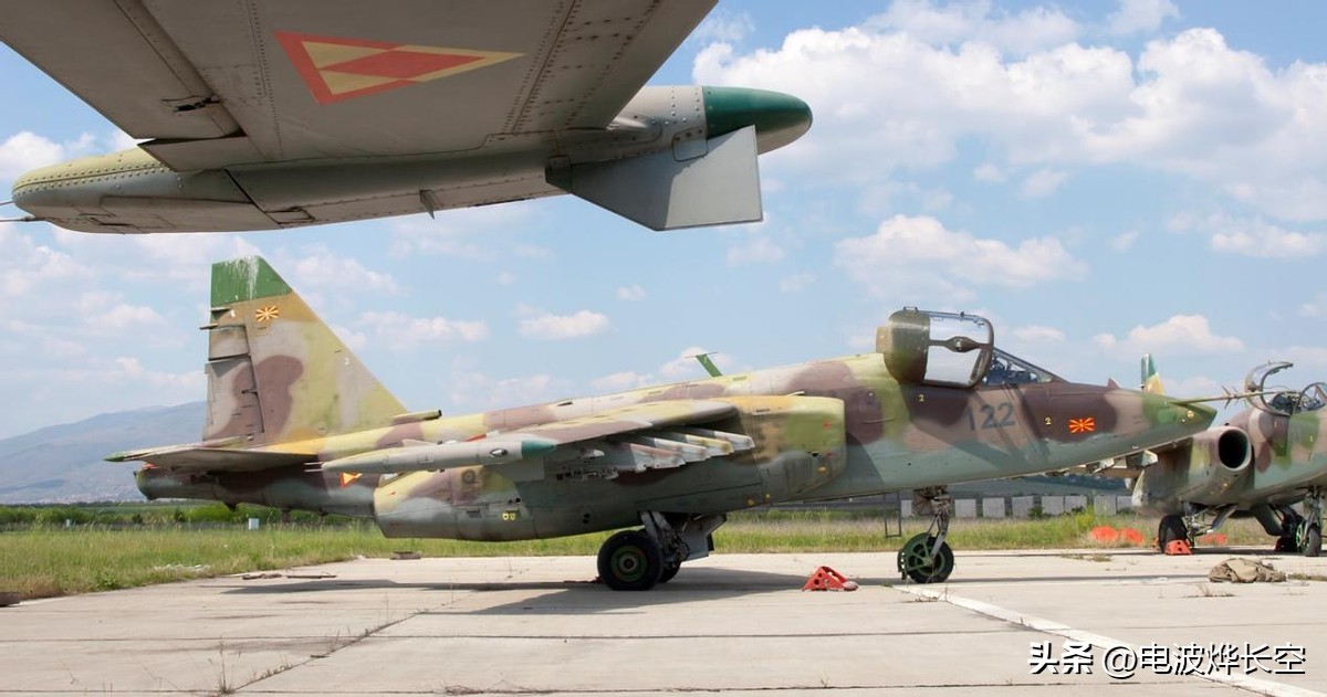 捐完坦克捐飞机！东欧小国再向乌克兰捐赠强击机，封存已达18年