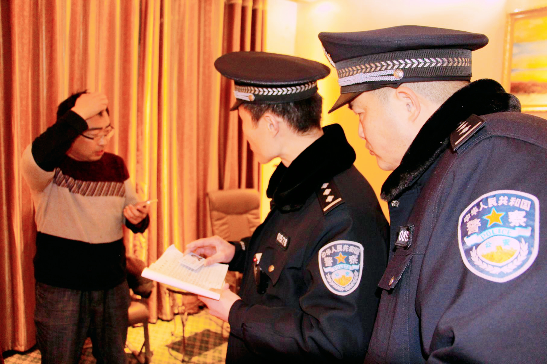 非夫妻住宾馆登记二人信息违法吗,非夫妻入住酒店只登记一人身份证