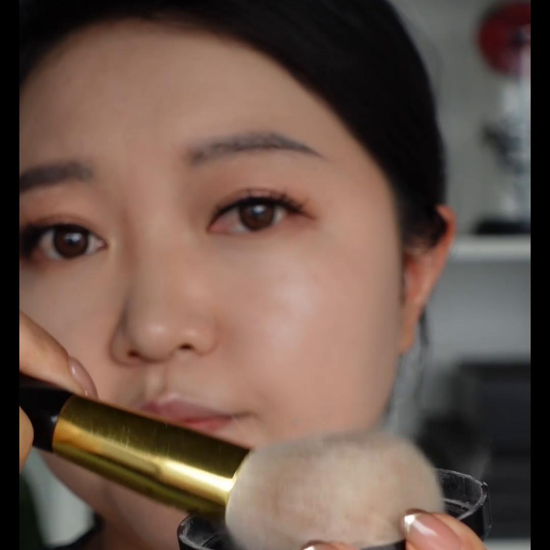 用定妆粉之前需要用什么打底,定妆粉该怎么去选用