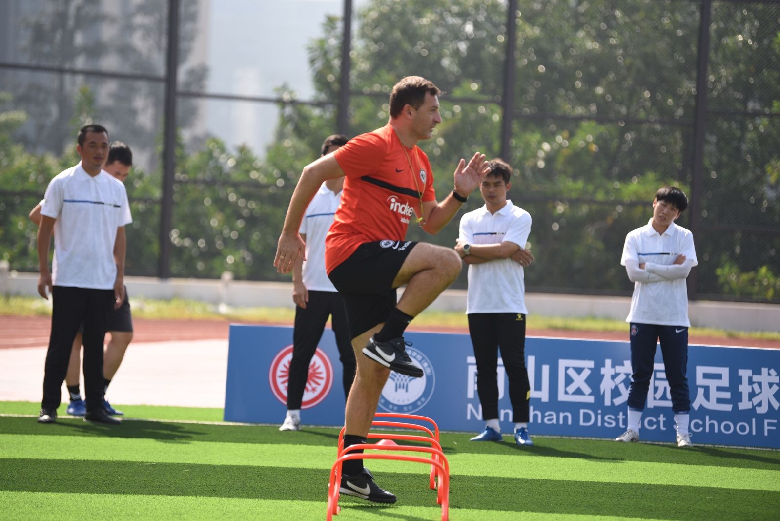 深圳大梅沙海滨公园海边救人,大梅沙景区救人