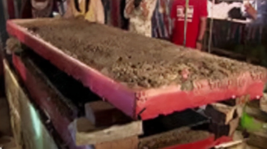 农民翻新老宅发现红棺材,浙江农民盖房挖出神秘红棺
