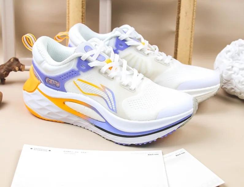 扁平足适合李宁烈骏6代吗,李宁超轻19和烈骏6哪个好