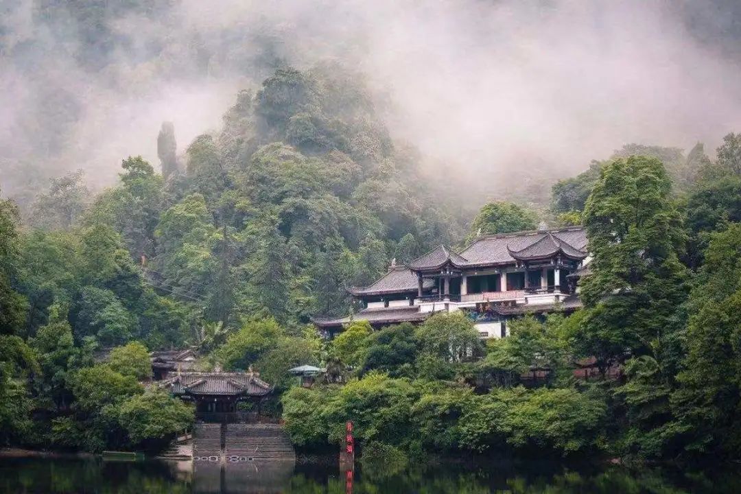 带您领略顶级山崖海景球场,带你们看风景美丽的高尔夫球场
