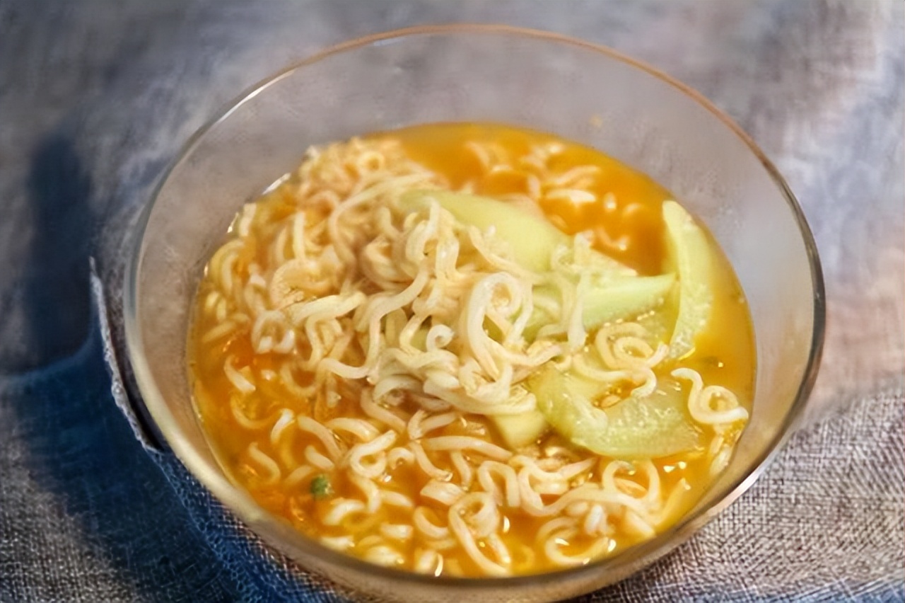 常吃方便面会怎么样快来看看,经常吃方便面会对身体有哪些不好